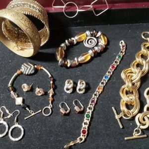 Vintage Lot Assorted Costume Jewelry. 12 Pieces. Necklace, Bracelets, Earrings